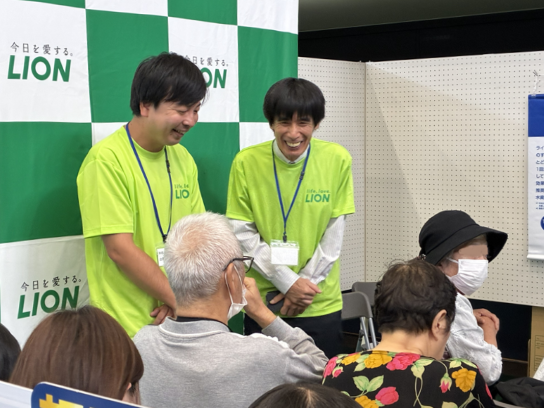 和やかなブース内の様子