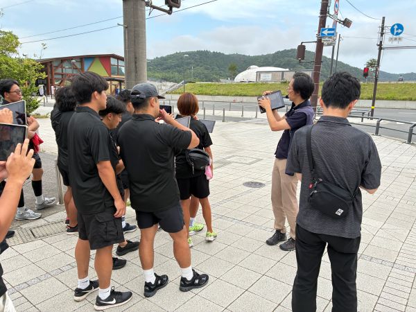 3.11メモリアルネットワーク中川氏の案内で防災街歩きを体験するファングスメンバー