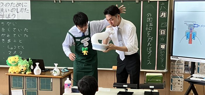 大人気の泡の実験！！