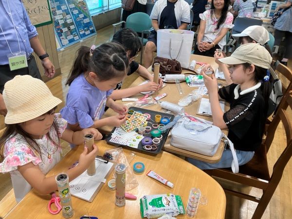 夢中で取り組む様子