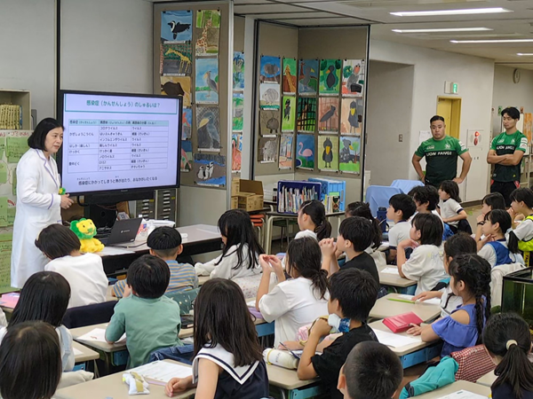 浅野衛生マイスターによる「衛生習慣」授業 選手がサポートしました