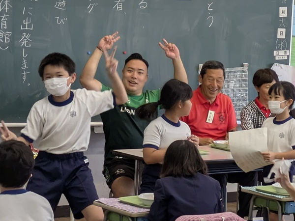 手洗い授業の後は 一緒に給食をいただきました！！