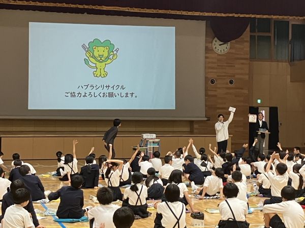 台東区立蔵前小学校　　歯みがき大会直後、授業を実施　