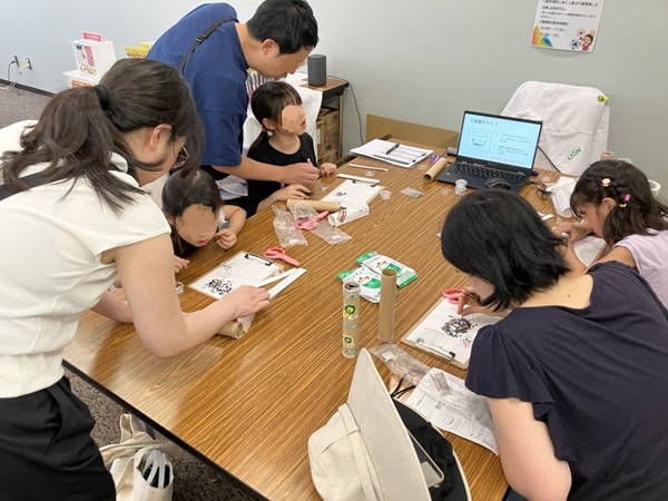 お子さんよりもパパママさんが夢中になった万華鏡ワークショップ