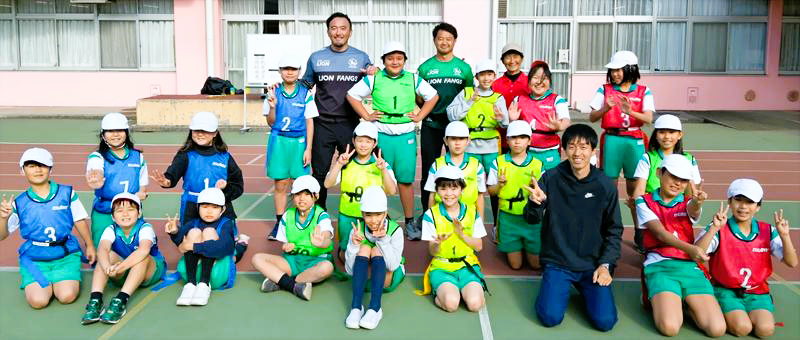 1組のメンバーで集合写真